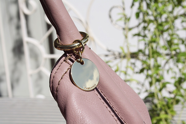 Beach gold fashion blogger bali brown feather hotel rabeanco bag