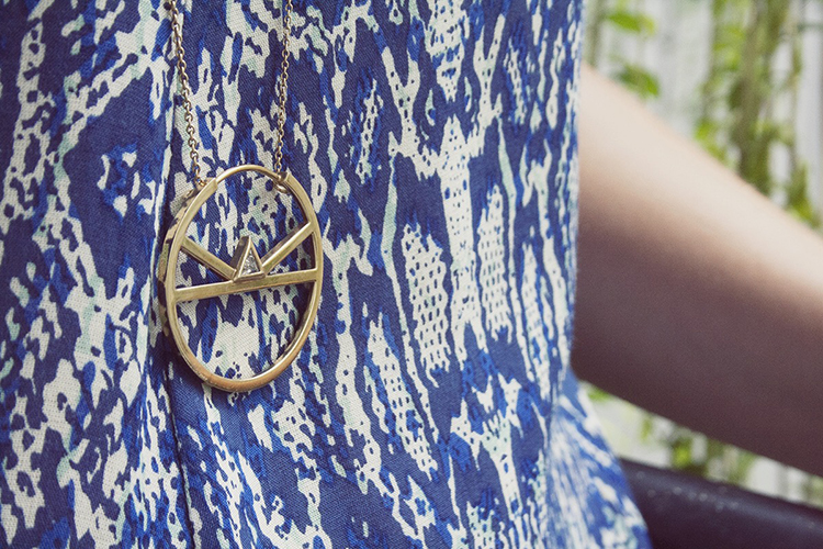 Beach gold fashion blogger bali brown feather hotel rabeanco bag