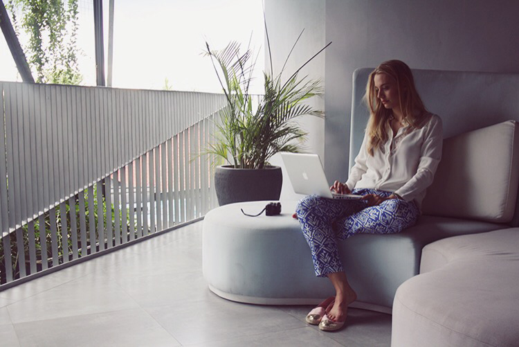 Ize Hotel seminyak fashion blogger bali