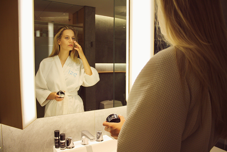 Ize Hotel seminyak fashion blogger bali