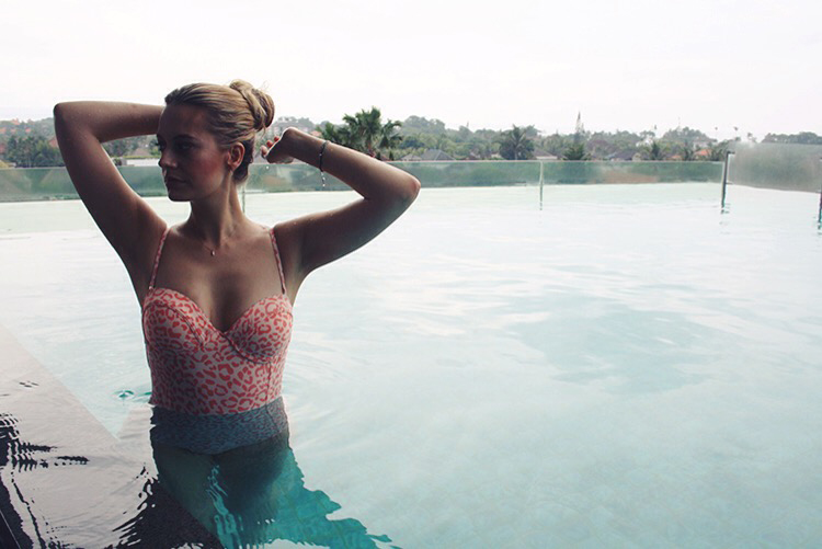 Ize Hotel seminyak fashion blogger bali