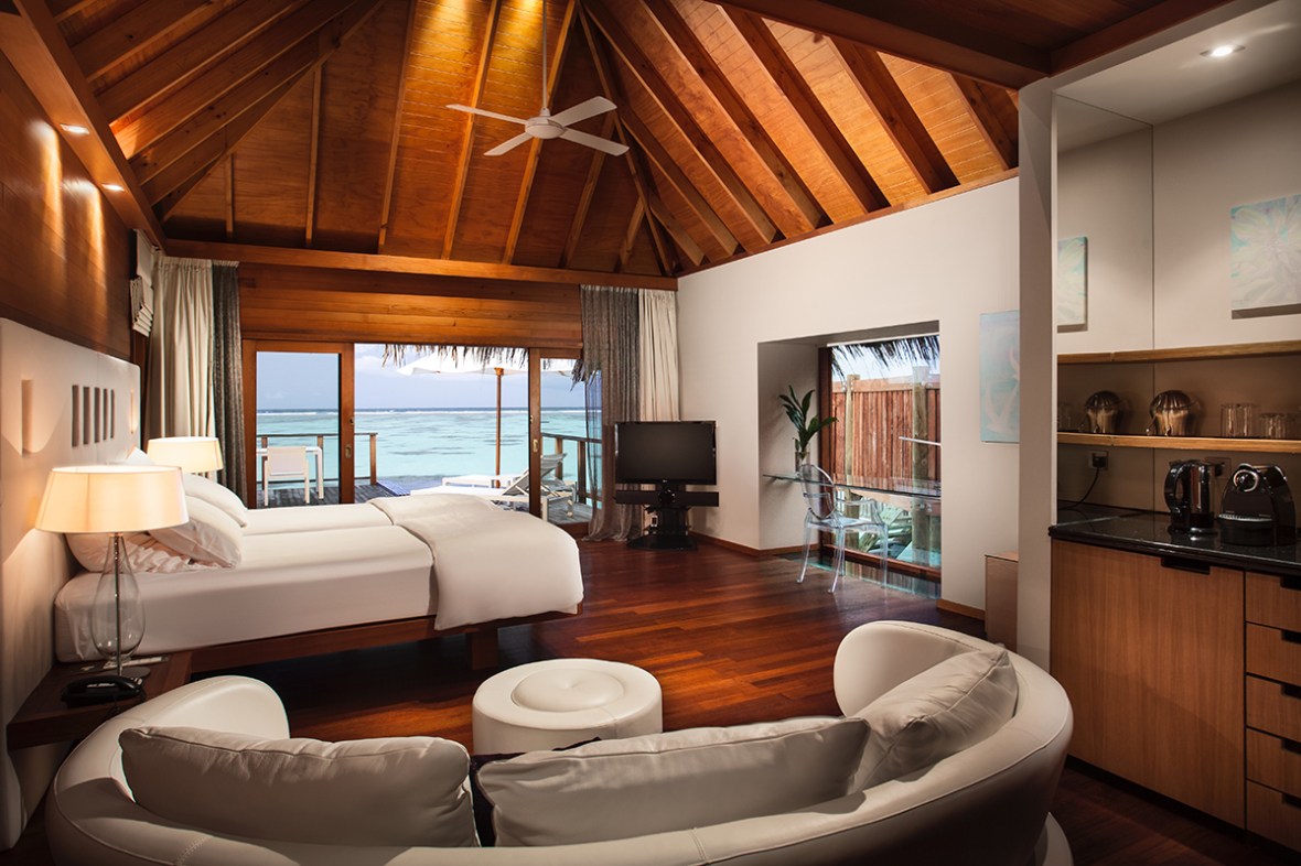 Fashion blogger Review Conrad Rangali island Maldives