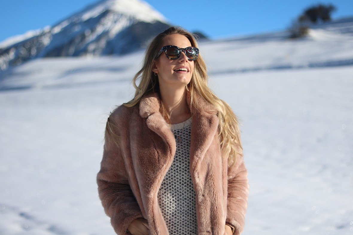 Dressing in the snow Moonboot sequin reins faux fur blogger