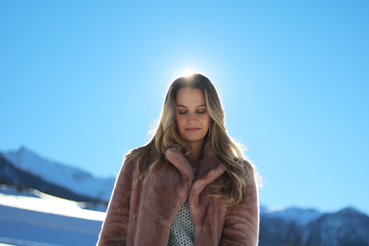 Dressing in the snow Moonboot sequin reins faux fur blogger