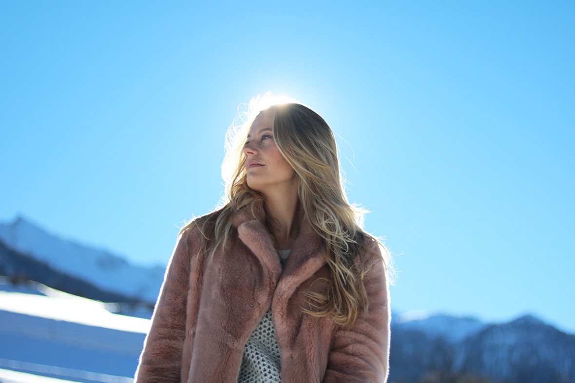 Dressing in the snow Moonboot sequin reins faux fur blogger