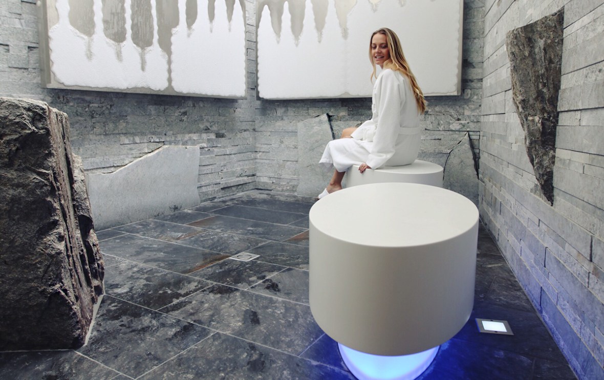 Blogger Hotel review Das Central Austria Flowers