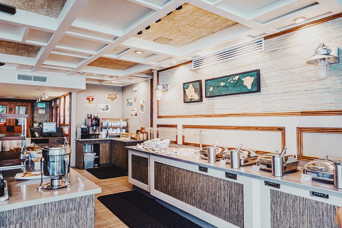 Review Outrigger Resort Waikiki Voyager 47 lounge Merel